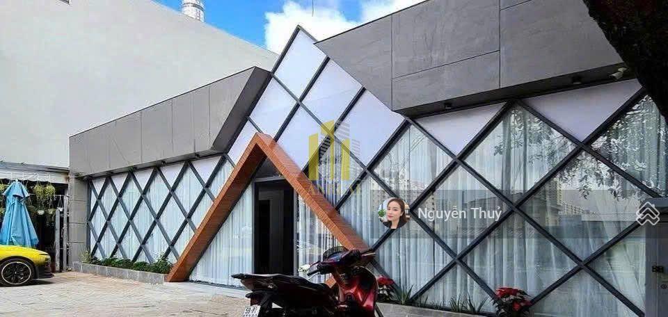 Mặt bằng mặt tiền trần lựu 15x20m thuận tiện kinh doanh.