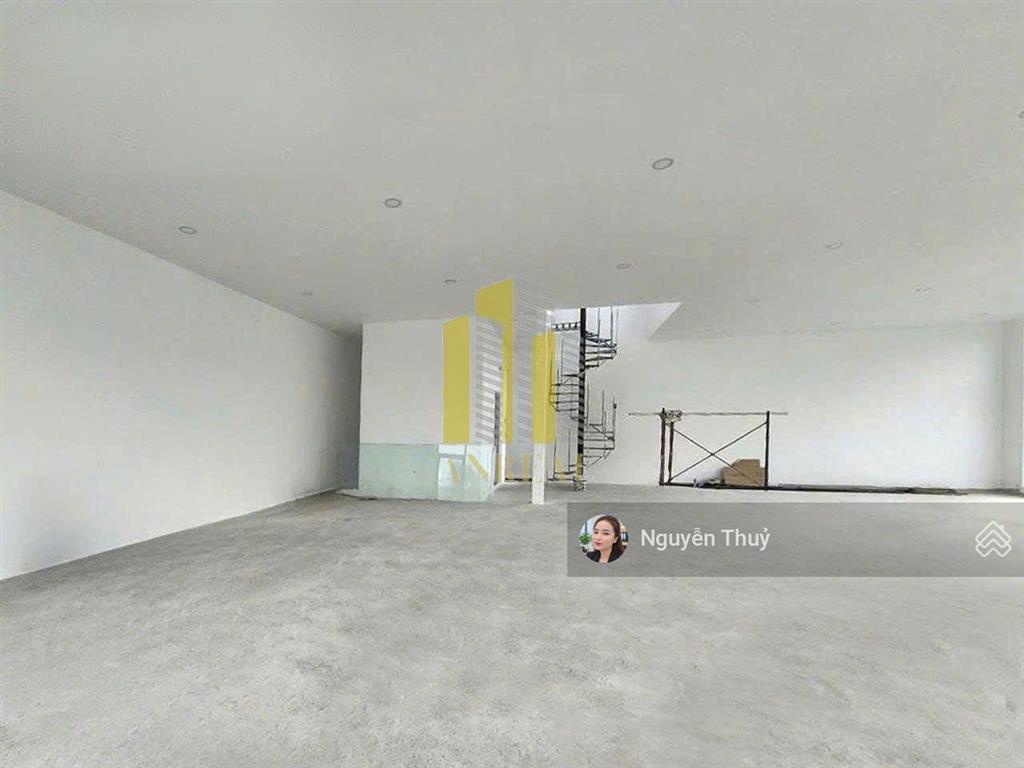 Cho thuê căn góc sàn trống kinh doanh giá 120 triệu