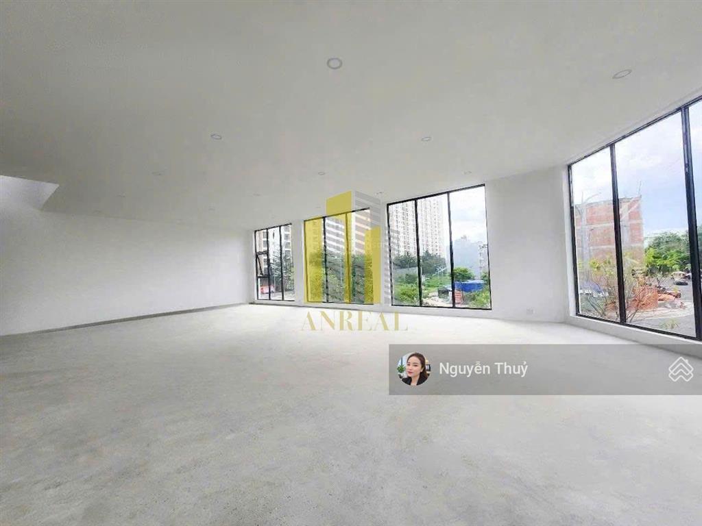 Cho thuê căn góc sàn trống kinh doanh giá 120 triệu