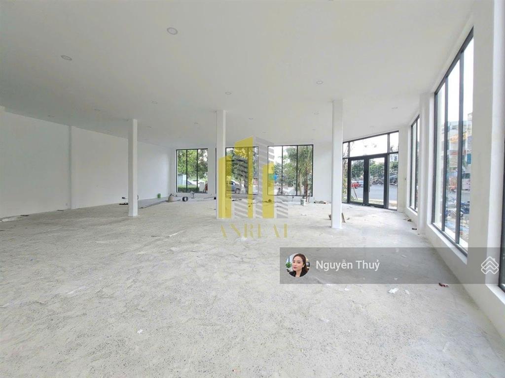 Cho thuê căn góc sàn trống kinh doanh giá 120 triệu