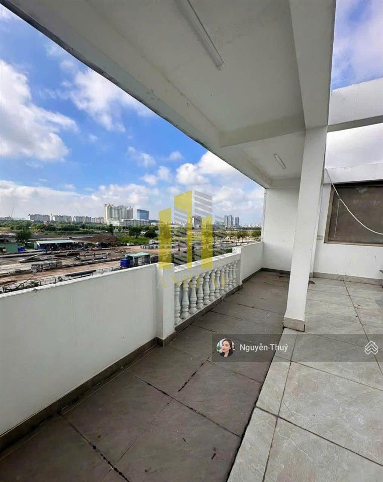 Cho thuê toà nhà đường trần não, hầm 3 lầu, giá 80 triệu/tháng