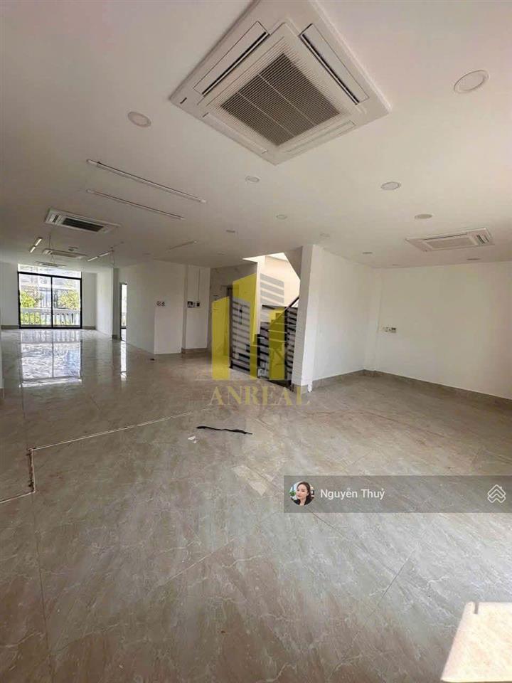Cho thuê toà nhà đường trần não, hầm 3 lầu, giá 80 triệu/tháng