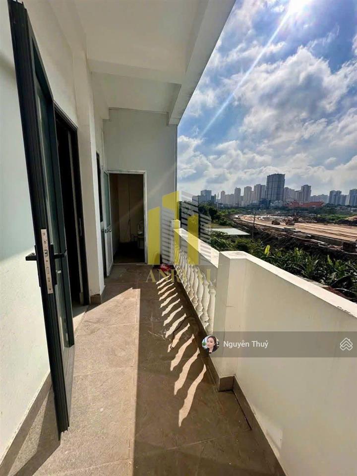 Cho thuê toà nhà đường trần não, hầm 3 lầu, giá 80 triệu/tháng