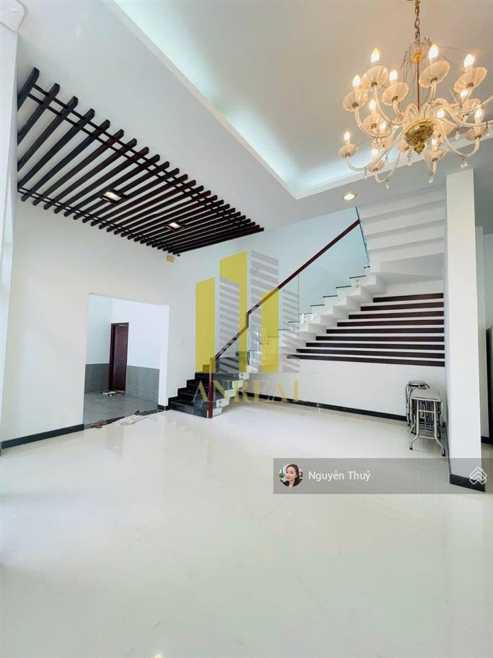 Cho thuê biệt thự căn góc hiện đại giá 60 triệu