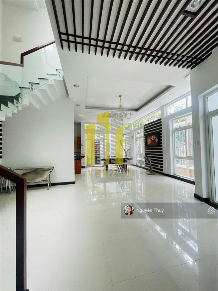 Cho thuê biệt thự căn góc hiện đại giá 60 triệu