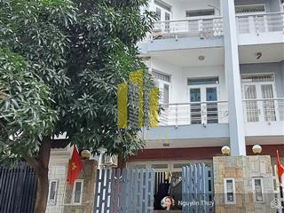 Nhà đầy đủ nội thất 3 lầu 4 phòng hiện đại giá 27 triệu