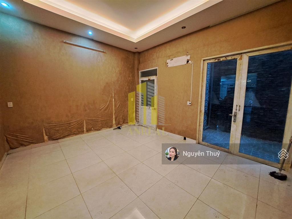Nhà đầy đủ nội thất 3 lầu 4 phòng hiện đại giá 27 triệu