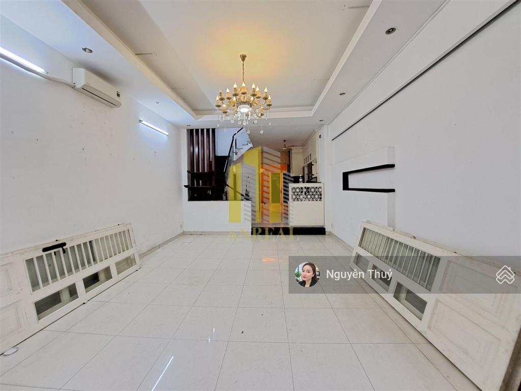 Nhà đầy đủ nội thất 3 lầu 4 phòng hiện đại giá 27 triệu