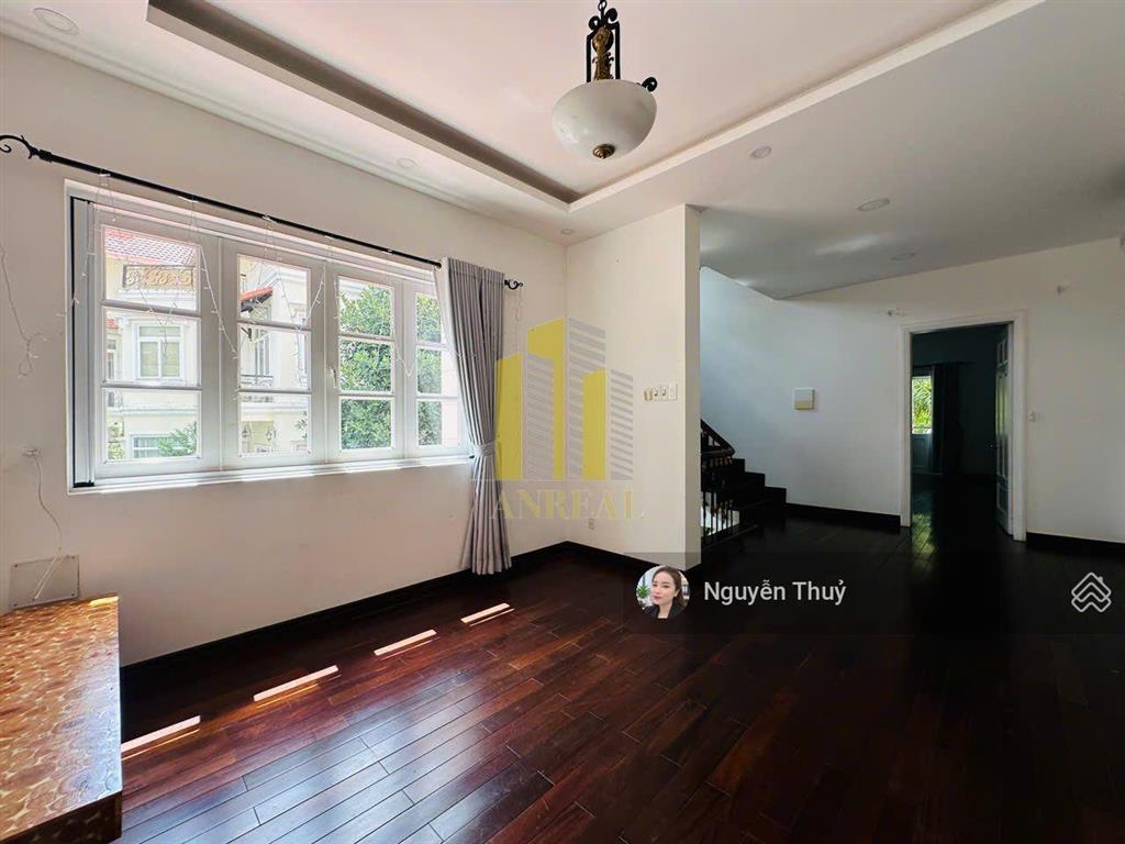 Cho thuê biệt thự xuân thuỷ 6 phòng giá 93 triệu