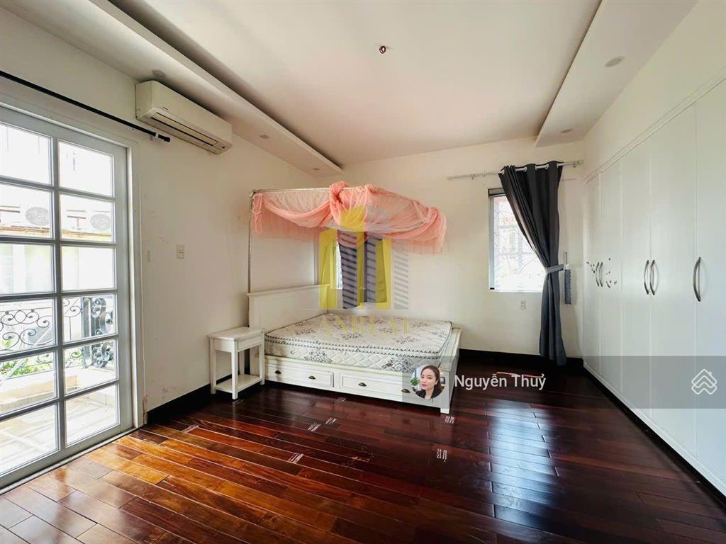 Cho thuê biệt thự xuân thuỷ 6 phòng giá 93 triệu