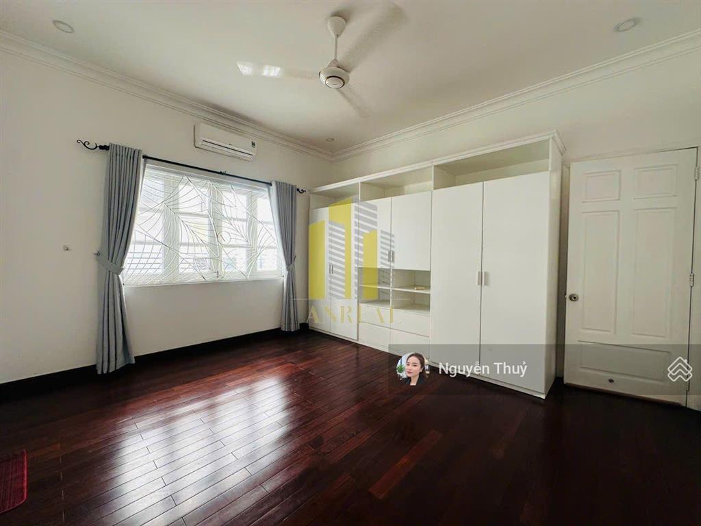 Cho thuê biệt thự xuân thuỷ 6 phòng giá 93 triệu