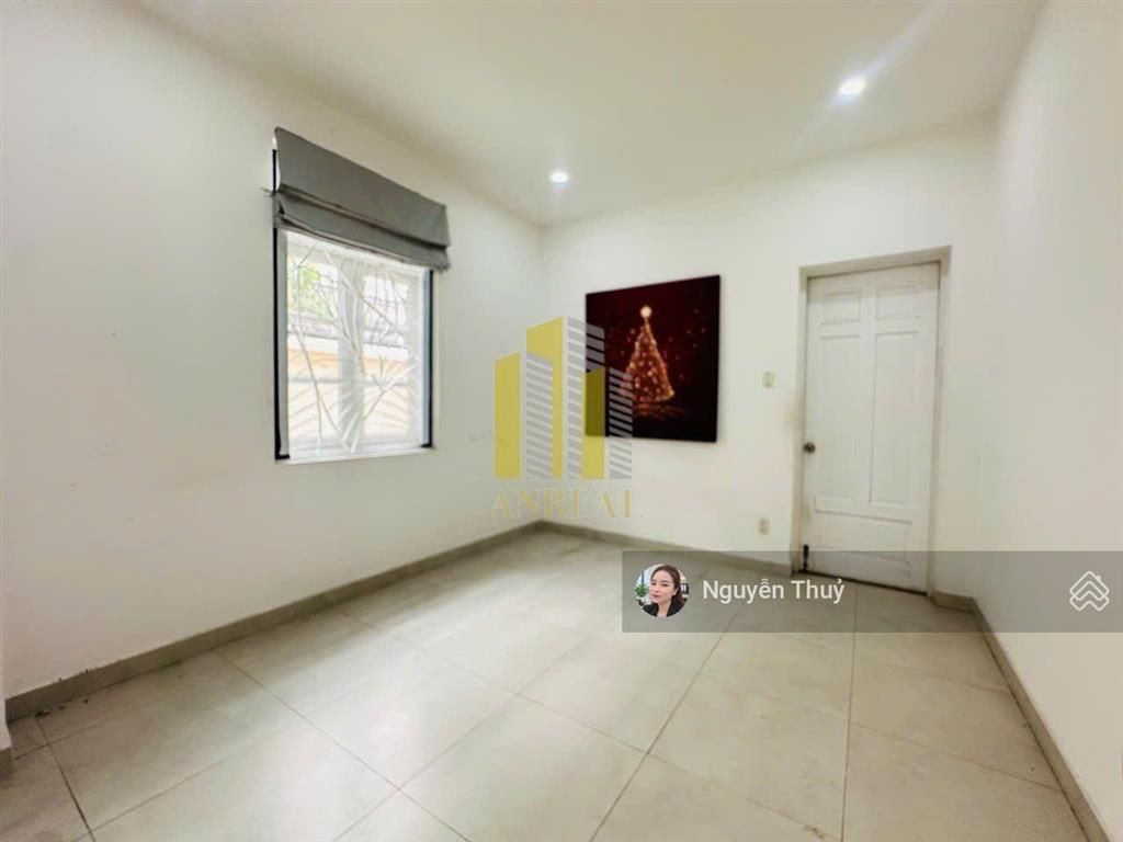 Cho thuê biệt thự xuân thuỷ 6 phòng giá 93 triệu