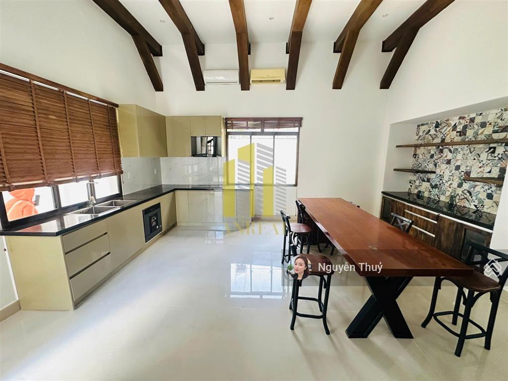 Cho thuê biệt thự sân vườn 800m2 hồ bơi giá 140 triệu