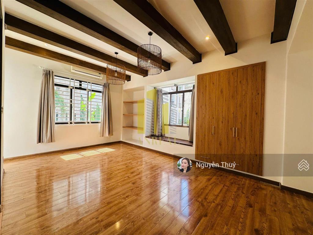 Cho thuê biệt thự sân vườn 800m2 hồ bơi giá 140 triệu
