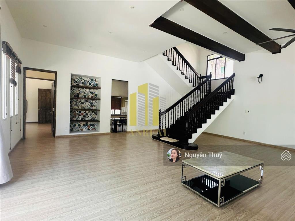 Cho thuê biệt thự sân vườn 800m2 hồ bơi giá 140 triệu