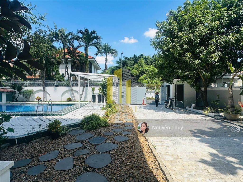 Cho thuê biệt thự sân vườn 800m2 hồ bơi giá 140 triệu