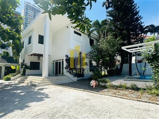 Cho thuê biệt thự sân vườn 800m2 hồ bơi giá 140 triệu