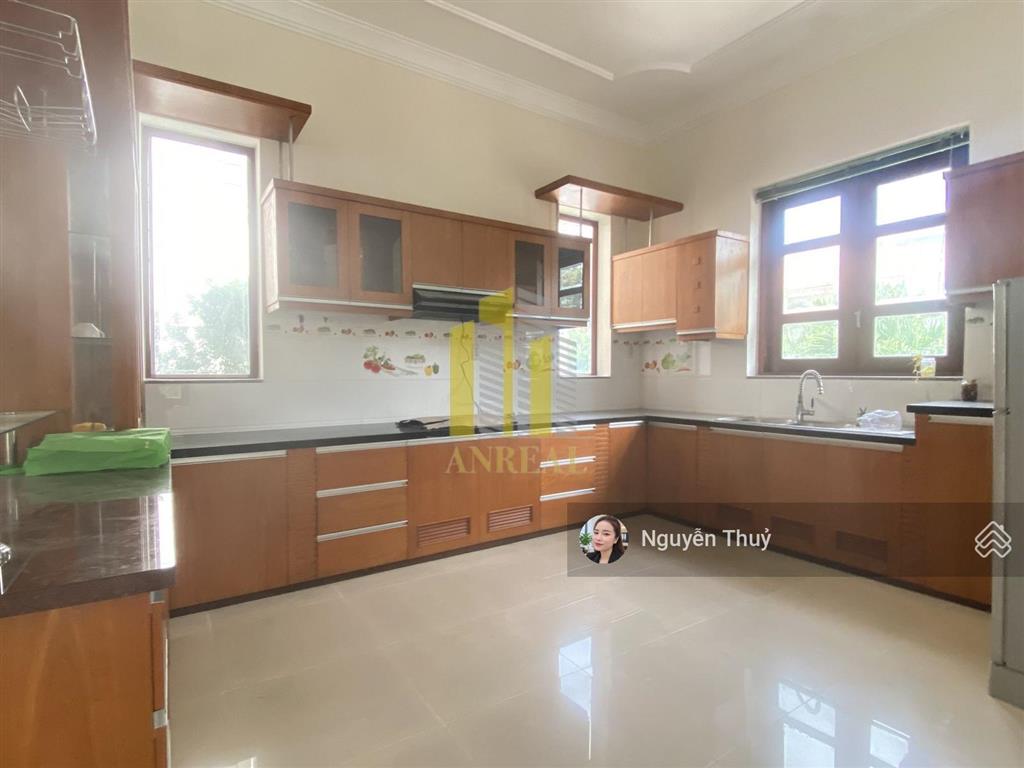 Cho thuê biệt thự 6 phòng siêu to đường thảo điền giá 100 triệu