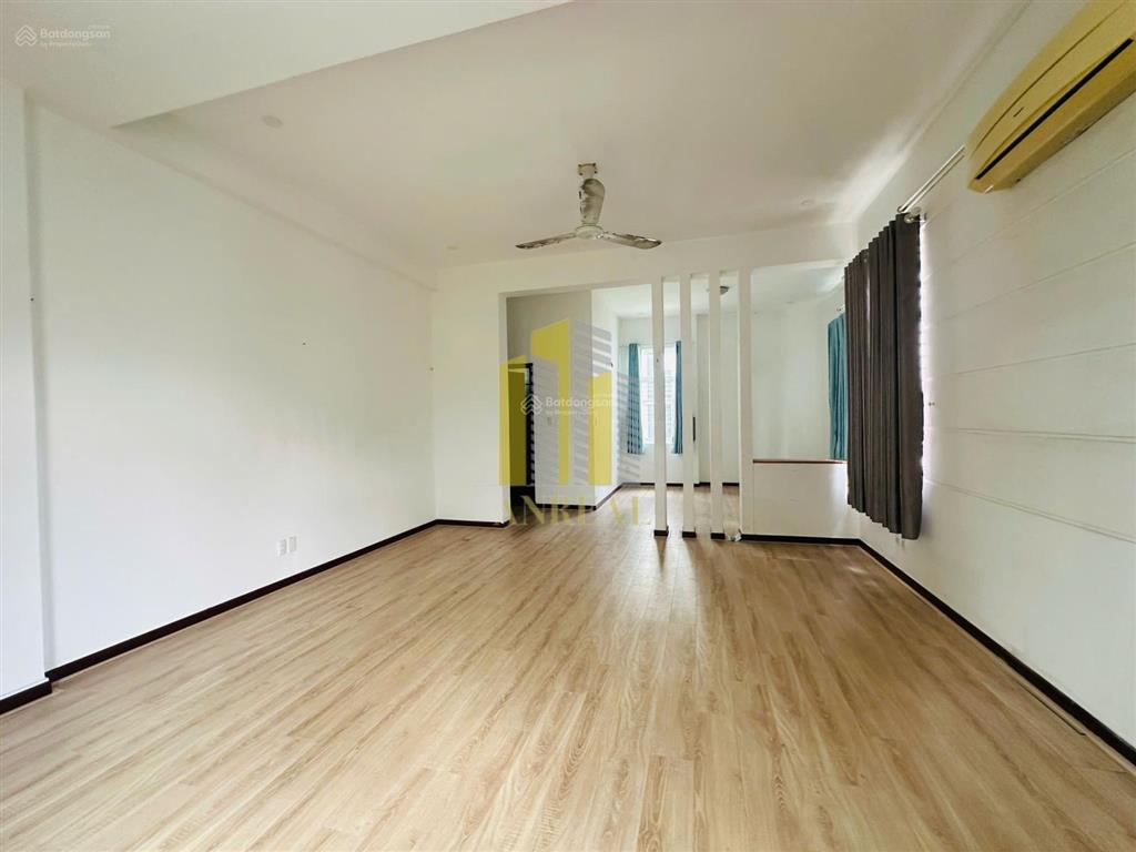 Cho thuê villa xuân thủy 500m2  kinh doanh tốt  120 triệu