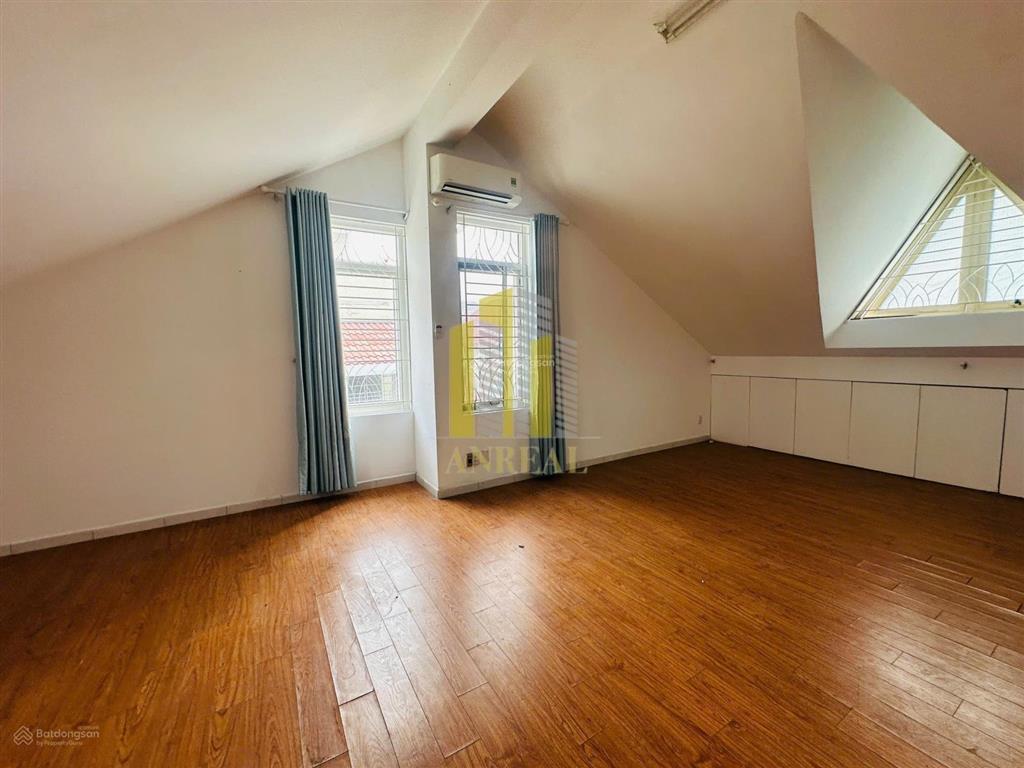 Cho thuê villa xuân thủy 500m2  kinh doanh tốt  120 triệu