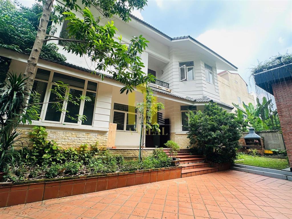 Cho thuê villa xuân thủy 500m2  kinh doanh tốt  120 triệu