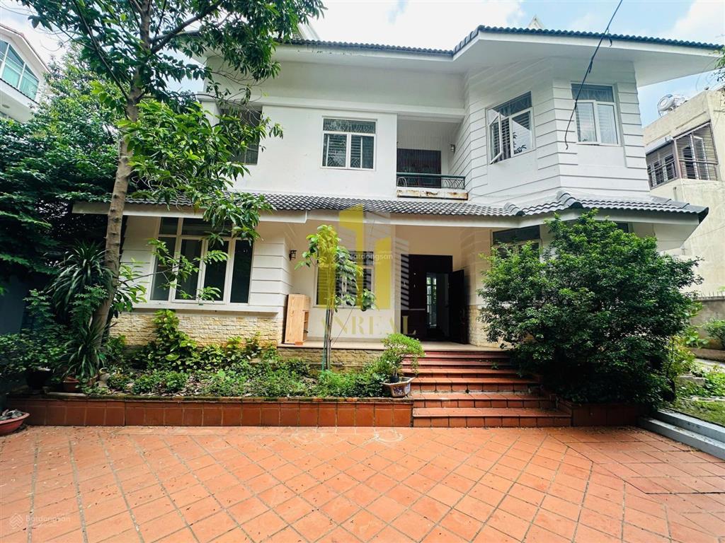Cho thuê villa xuân thủy 500m2  kinh doanh tốt  120 triệu
