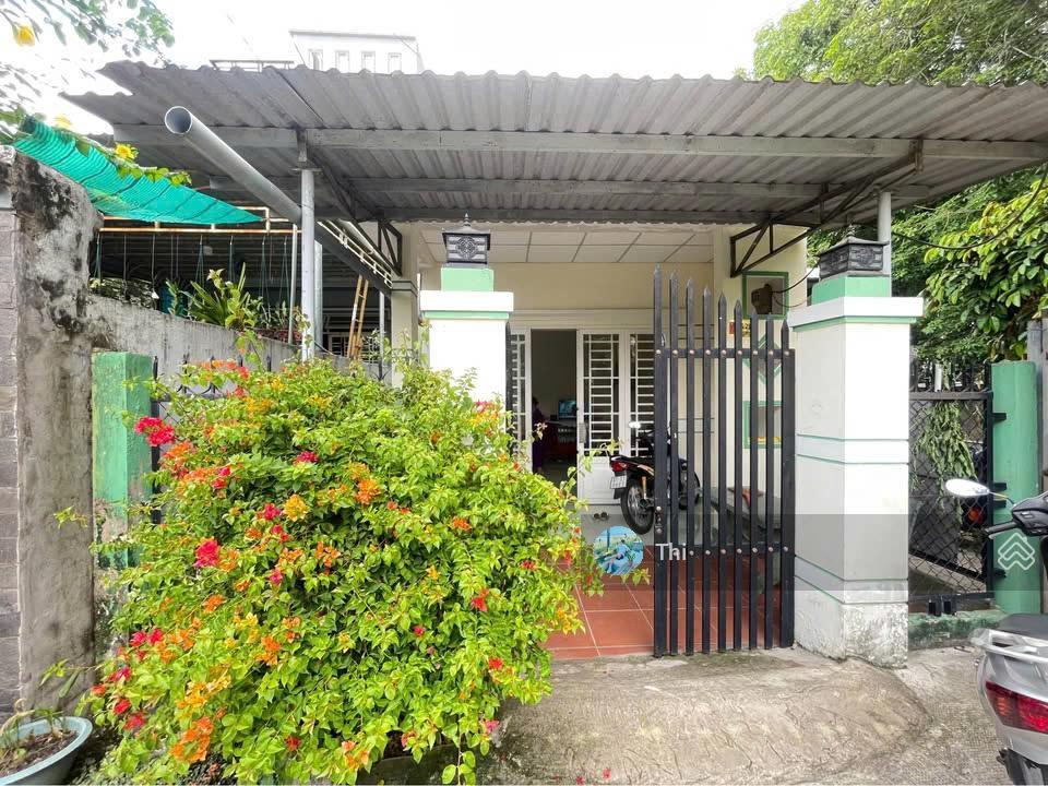 Nhà sau kcn tây bắc củ chi đang cho thuê 3,7 triệu, 127m2, sổ hồng riêng giá 1,2 tỷ