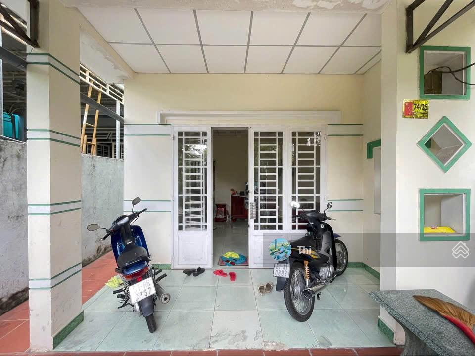 Nhà sau kcn tây bắc củ chi đang cho thuê 3,7 triệu, 127m2, sổ hồng riêng giá 1,2 tỷ