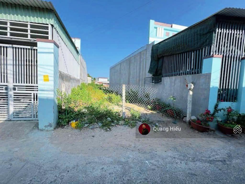 Hàng ngộp ! lô đất 130m2 ngay gần bệnh viện đa khoa củ chi , cách thị trấn củ chi 1km , giá 1.1 tỷ