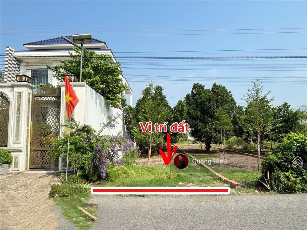 Hàng cực ngộp ! nằm 1 sẹc ngắn quốc lộ 22 ngay gần kcn trảng bàng , dt 120m2 giá 700 triệu , shr