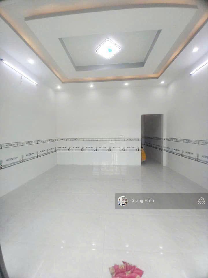 Bán căn nhà cấp 4 đ. liêu bình hương gần chợ việt kiều củ chi, dt 100m2, giá 1 tỷ, sổ riêng