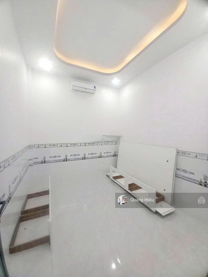 Bán căn nhà cấp 4 đ. liêu bình hương gần chợ việt kiều củ chi, dt 100m2, giá 1 tỷ, sổ riêng