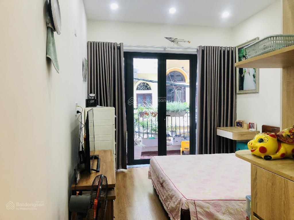 Bán nhà 33m2,5 tầng, mt 4,5m, giá 6,7 tỷ, lô góc, ô tô đỗ cửa , liên mạc, bắc từ liêm