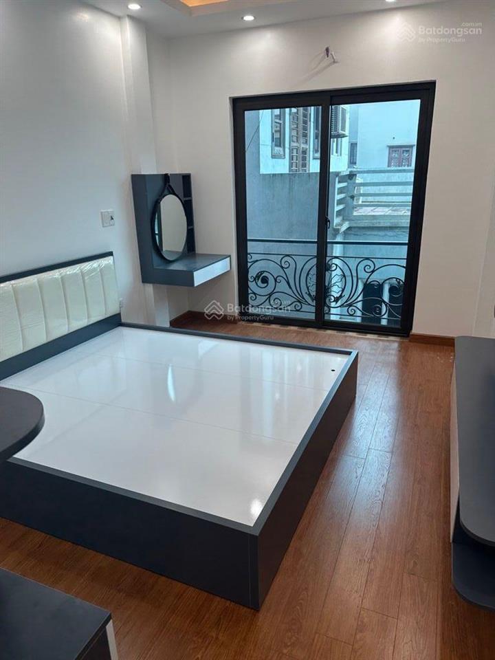 Bán nhà 34m2, mt4m, 5 tầng, 5,8tỷ, ô tô đỗ cổng , ngõ nông, trung kiên,tây tựu, bắc từ liêm.