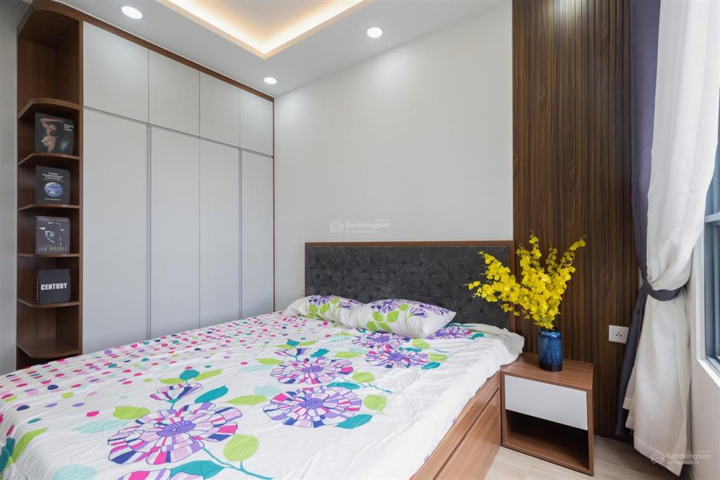 Bán căn hộ emerald 2pn + 2wc (71m2), giá 5.35 tỷ (bao thuế phí), view hồ bơi, nội thất cơ bản