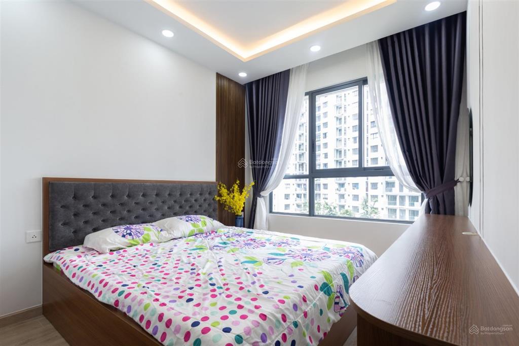 Bán căn hộ emerald 2pn + 2wc (71m2), giá 5.35 tỷ (bao thuế phí), view hồ bơi, nội thất cơ bản