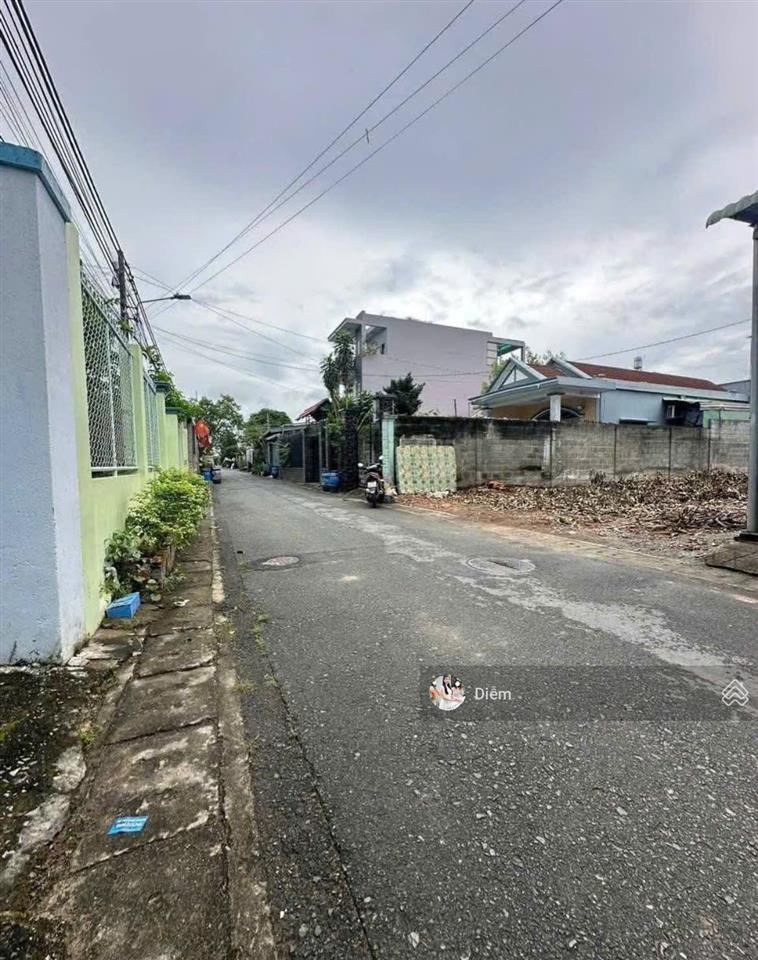 Bán lô đất 1 sẹc quốc lộ 22 gần agribank trảng bàng vào tầm 500m. dt 130m2 giá 700tr, sổ hồng riêng