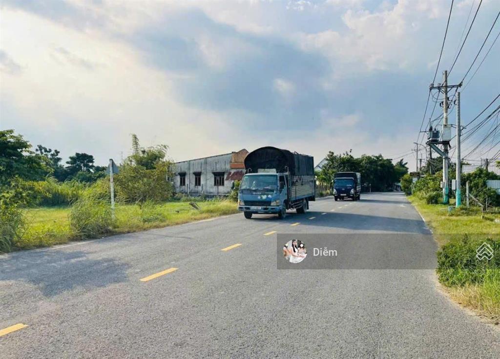 Bán lô đất đối diện kcn trảng bàng dt 200m2 giá 700tr, từ quốc lộ 22 vào tầm 50m, sổ hồng riêng