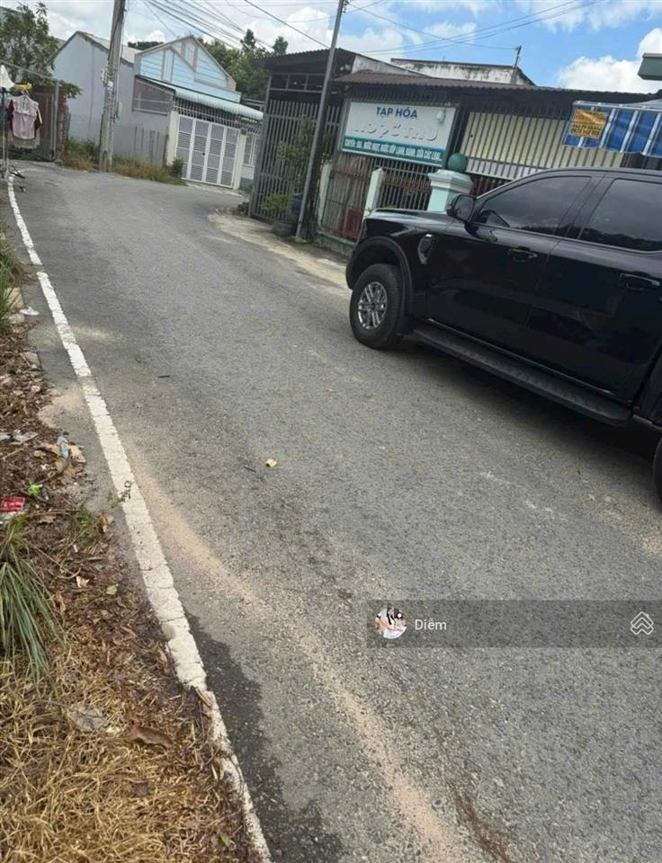 1 lô đất nằm ở đ.nguyễn văn ni gần bệnh viện củ chi và kcn tây bắc giá 1,1 tỷ, dt 140m2, shr