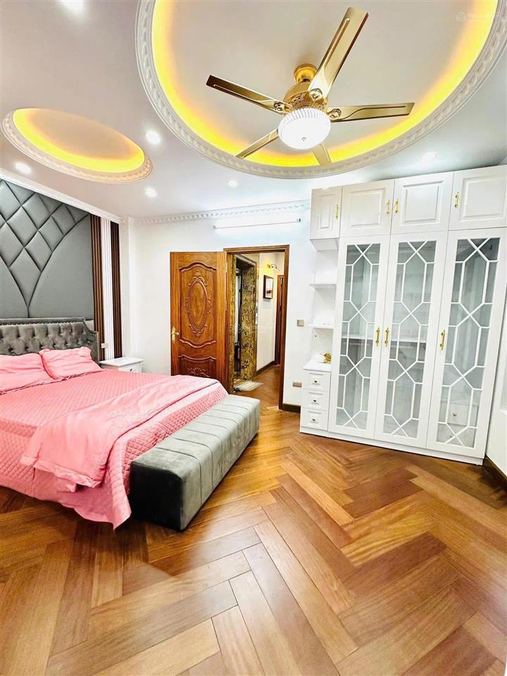 Bán nhà khúc thừa dụ, cầu giấy 58m 6t thang máy, ô tô đỗ trong nhà, gần công viên,ở và cho thuê tốt