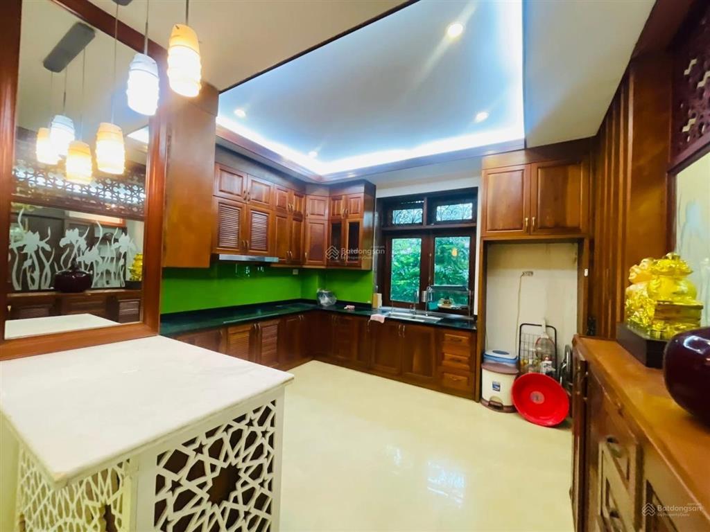 Siêu đầu tư ,hoàng quốc việt, cầu giấy 115m 4t, thang máy, móng 8 tầng, ôtô trong nhà, hơn 200tr/m2