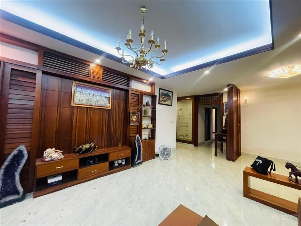 Siêu đầu tư ,hoàng quốc việt, cầu giấy 115m 4t, thang máy, móng 8 tầng, ôtô trong nhà, hơn 200tr/m2