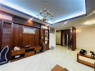 Siêu đầu tư ,hoàng quốc việt, cầu giấy 115m 4t, thang máy, móng 8 tầng, ôtô trong nhà, hơn 200tr/m2