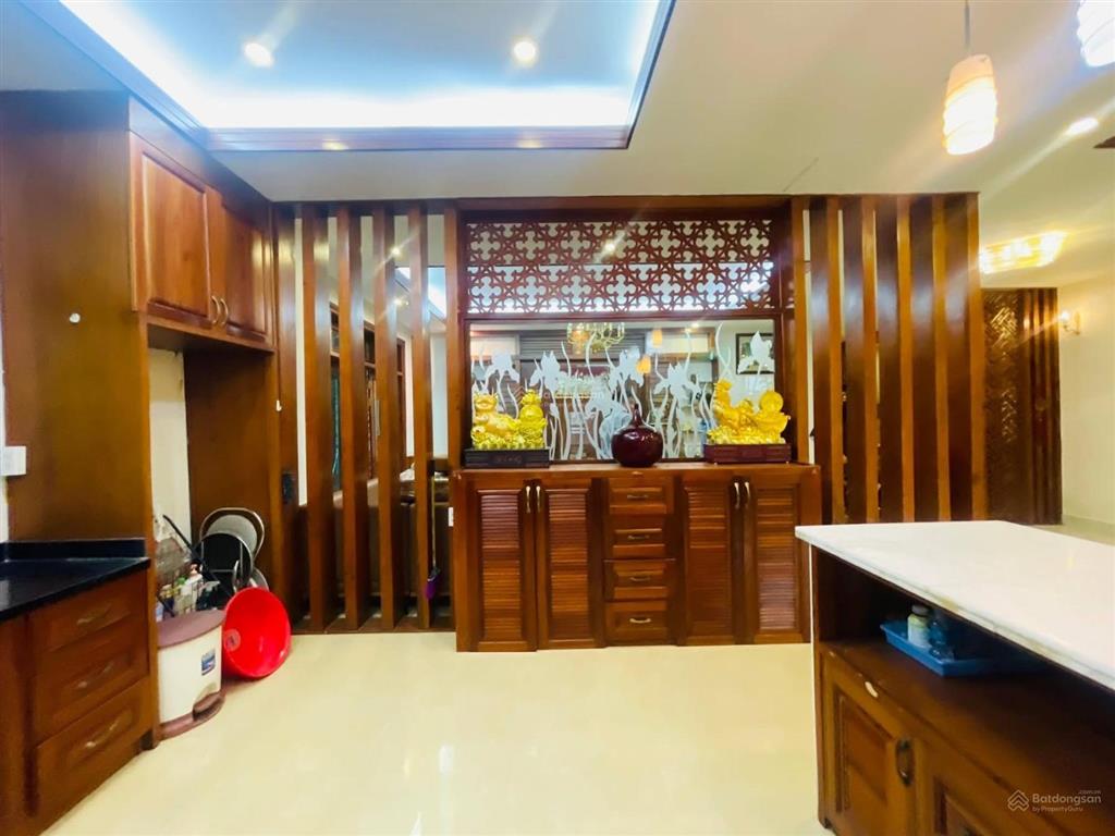 Siêu đầu tư ,hoàng quốc việt, cầu giấy 115m 4t, thang máy, móng 8 tầng, ôtô trong nhà, hơn 200tr/m2