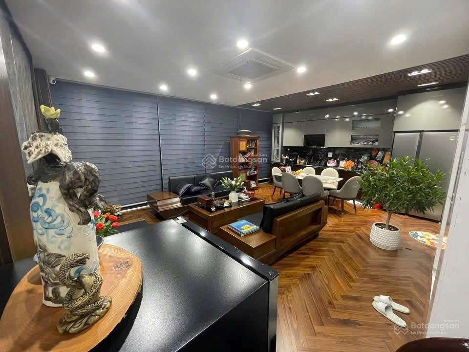 Phân lô khu vực hoàng quốc việt, 70m 5t, thang máy, ôtô tránh, ở và kinh doanh cực tốt