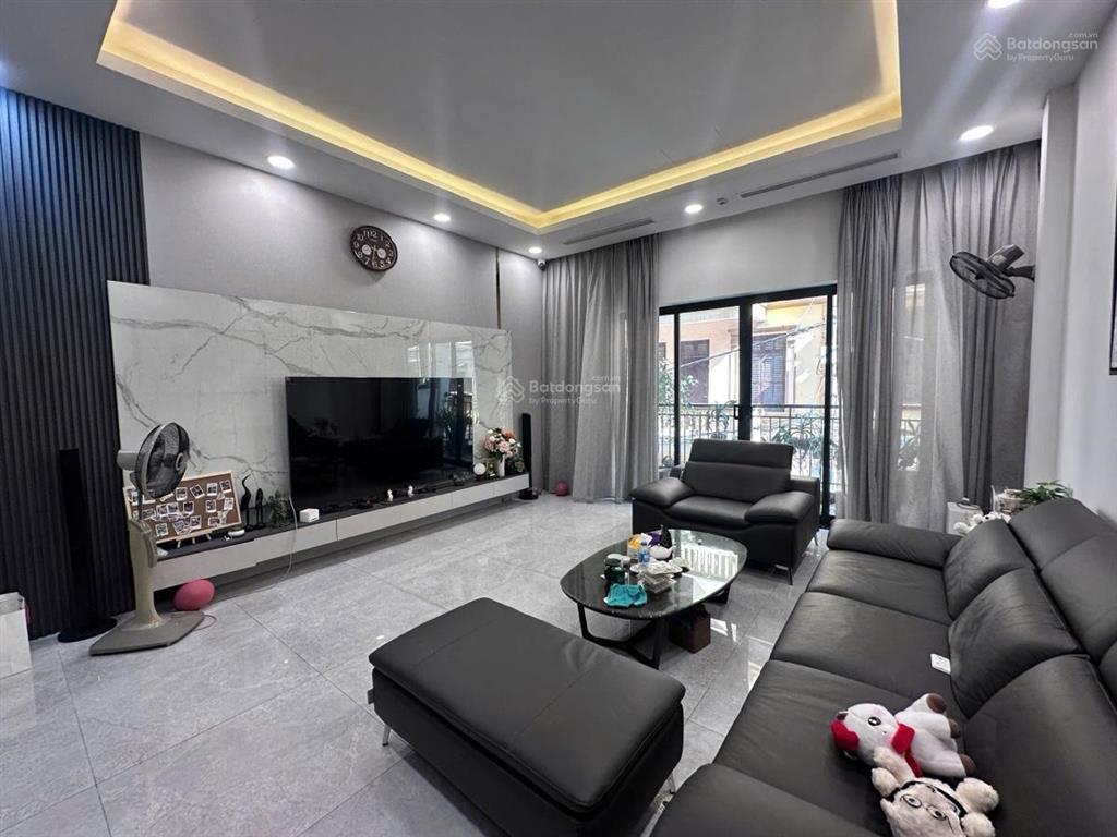 Phân lô hoàng quốc việt, 60m2 4 tầng, 3 ô tô tránh, dừng đỗ, 2 thoáng, dân trí cao, kinh doanh tốt