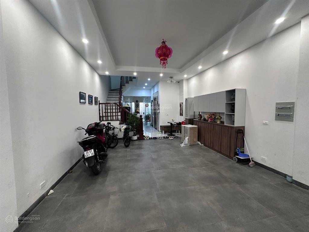Phân lô hoàng quốc việt, 60m2 4 tầng, 3 ô tô tránh, dừng đỗ, 2 thoáng, dân trí cao, kinh doanh tốt