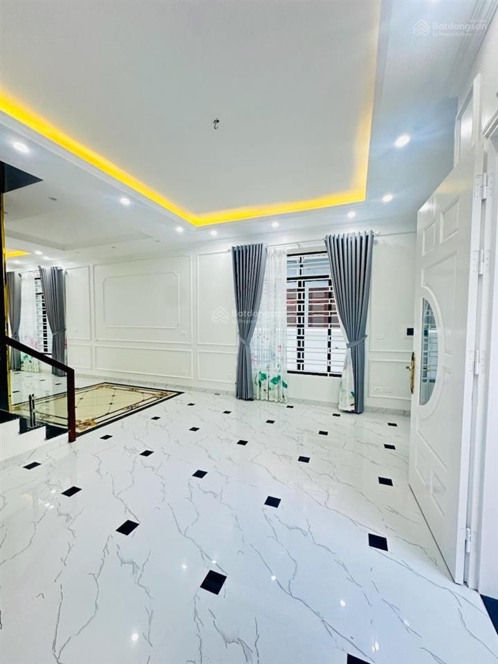 Nhà đẹp phố hoàng sâm, 65m 4 tầng, phân lô, vỉa hè rộng, ô tô tránh, thang máy chờ, kinh doanh tốt
