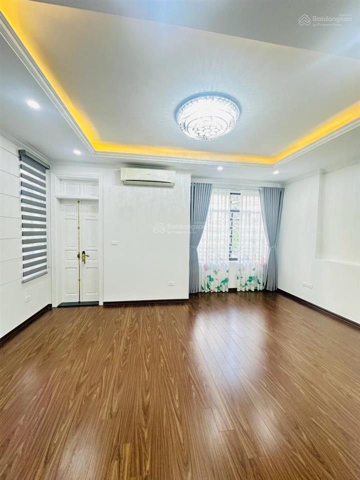 Nhà đẹp phố hoàng sâm, 65m 4 tầng, phân lô, vỉa hè rộng, ô tô tránh, thang máy chờ, kinh doanh tốt