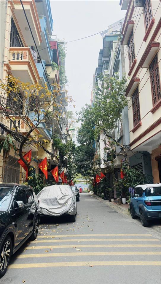 Nhà đẹp phố hoàng sâm, 65m 4 tầng, phân lô, vỉa hè rộng, ô tô tránh, thang máy chờ, kinh doanh tốt